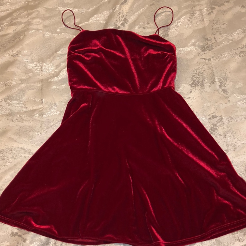 URBAN OUTFITTERS red mini velvet dress
